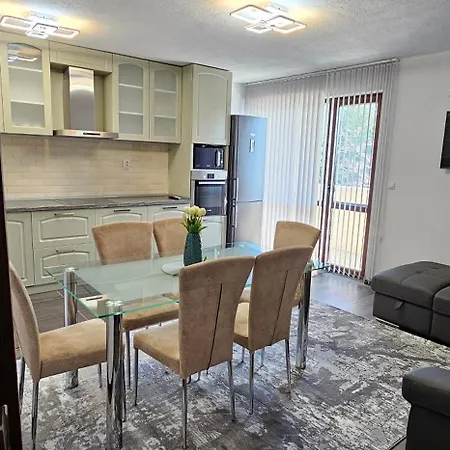 д и в 3 - D & V 3 Apartment